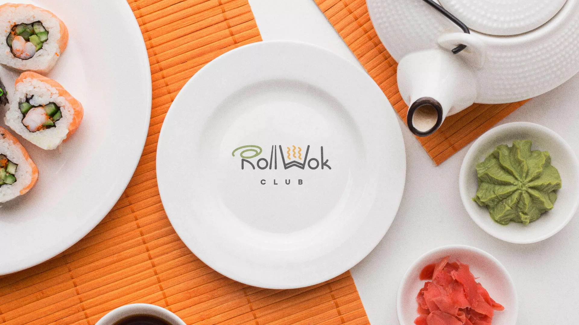 Разработка логотипа и фирменного стиля суши-бара «Roll Wok Club» в Уварово